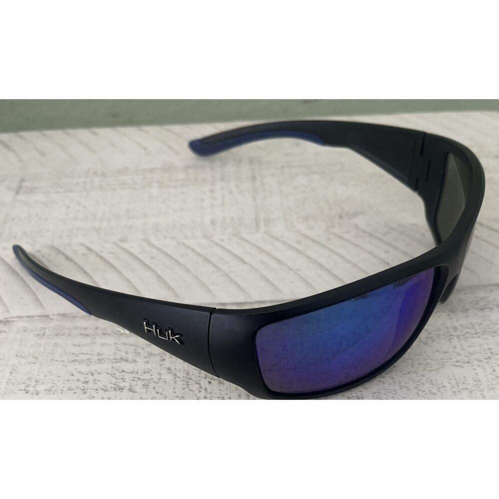 Huk Fishing Spearpoint Polarized Smoke Blue Mirror Sunglasses Used
